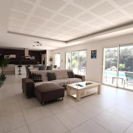 Alpilles: Contemporary Retreat With Pool In Aureille