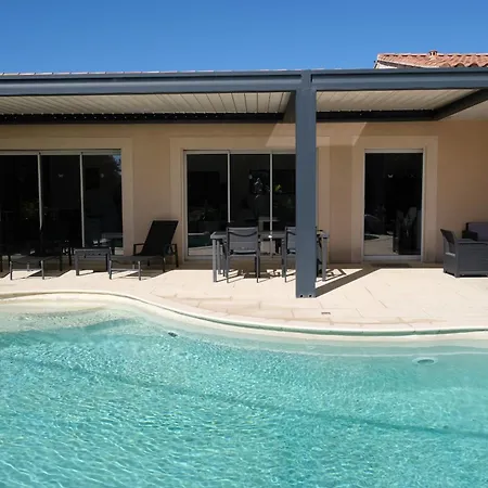Villa Alpilles: Contemporary Retreat With Pool In Aureille