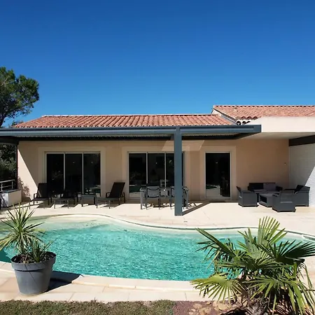 Alpilles: Contemporary Retreat With Pool In *