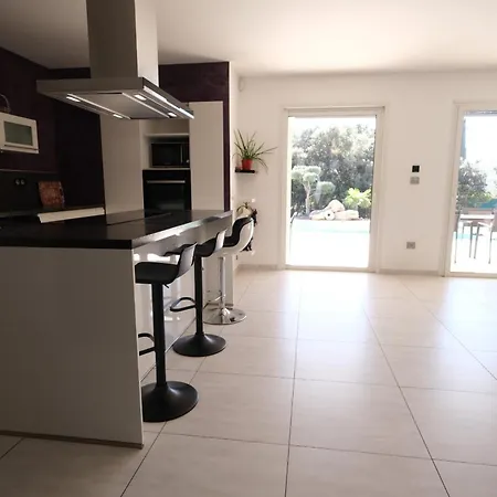 Alpilles: Contemporary Retreat With Pool In * Aureille