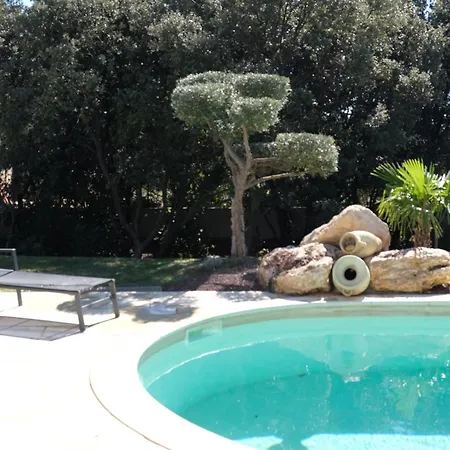 Villa Alpilles: Contemporary Retreat With Pool In *