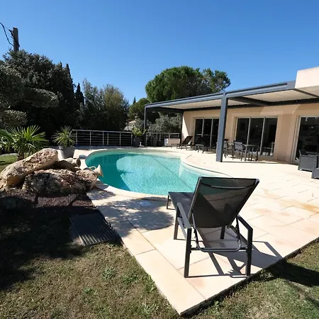 Alpilles: Contemporary Retreat With Pool In Villa Aureille